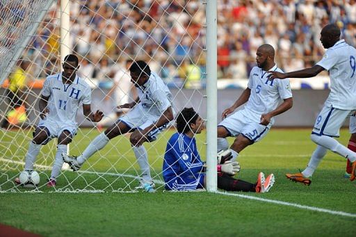 Honduras celebrate after scoring against Mexico at Olimpico Metropolitano stadium in San Pedro Sula, on March 22, 2013